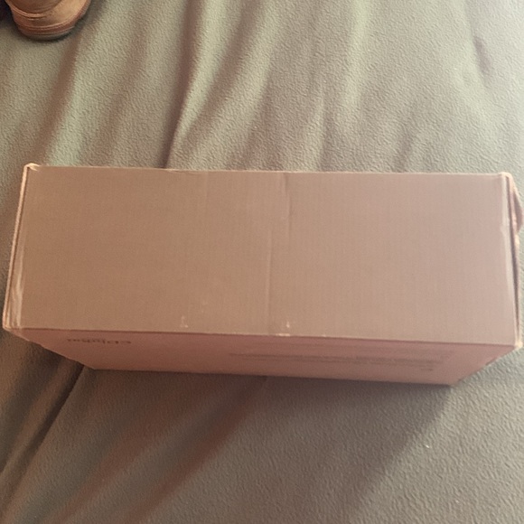 OluKai Moloa Men’s waxed nubuck leather slip ins with box. Color Toffee. Size 11 - Picture 9 of 11